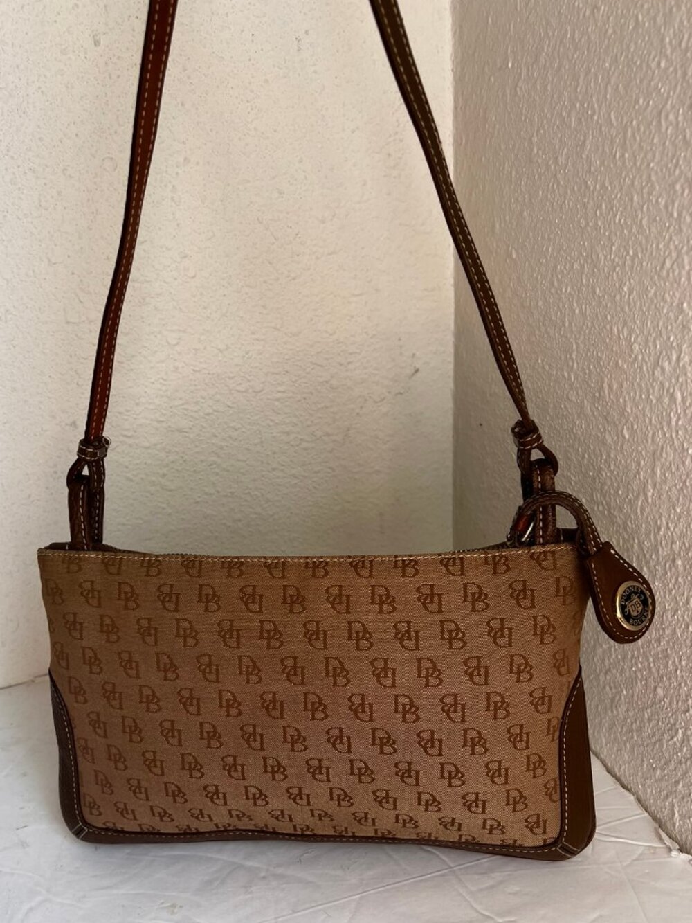 Y2K VINTAGE DOONEY & BOURKE CLASSIC SIGNATURE BAGUETTE BAG